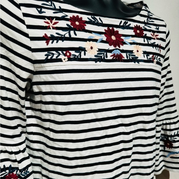 J. Crew 3/4 Bell Sleeve Embroidered Floral Pattern Size Medium Striped - Picture 3 of 8